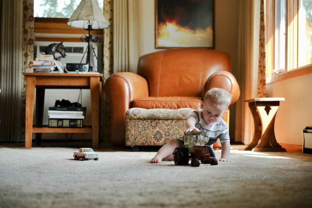 Photo child safety money tips